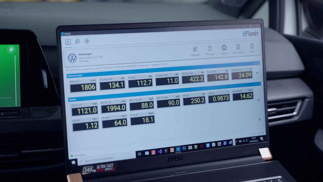 Screenshot showing B-Flash live data logging and diagnostics in action