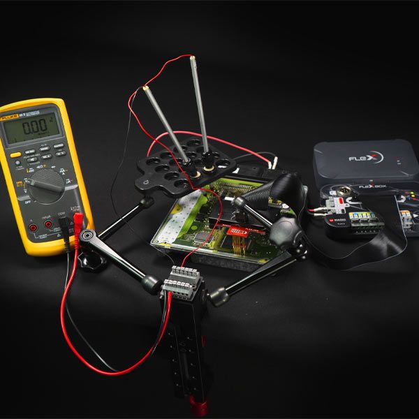 Detailed look at probes and terminal accessories included

